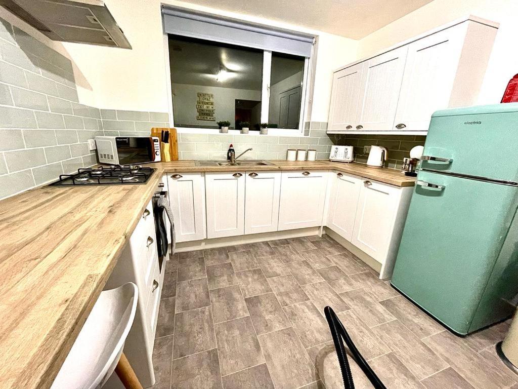Harbour Loft! Newly Refurbished 3 Bed Flat! Apartment Burry Port Luaran gambar