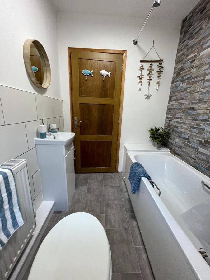 Harbour Loft! Newly Refurbished 3 Bed Flat! Apartment Burry Port Luaran gambar