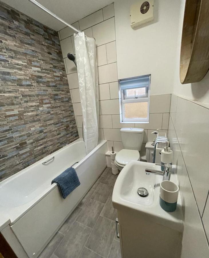 Harbour Loft! Newly Refurbished 3 Bed Flat! Apartment Burry Port Luaran gambar